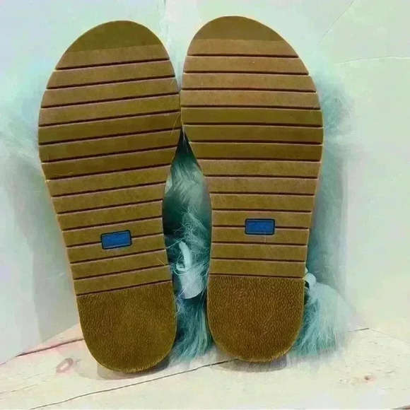 KEDS Slippers/furry sandals, Ladies Size 9.  NEW, Waterproof, synthetic fur BLUE - Picture 5 of 6